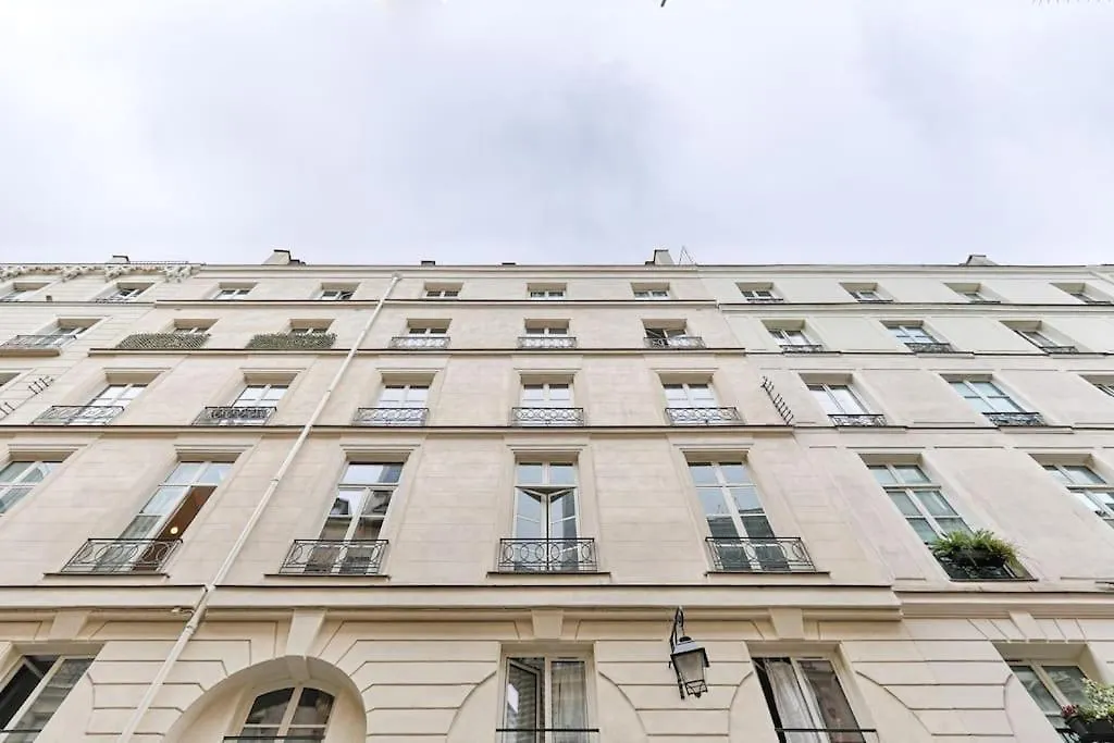 Sentier Historical Center III Charming Apartment-1